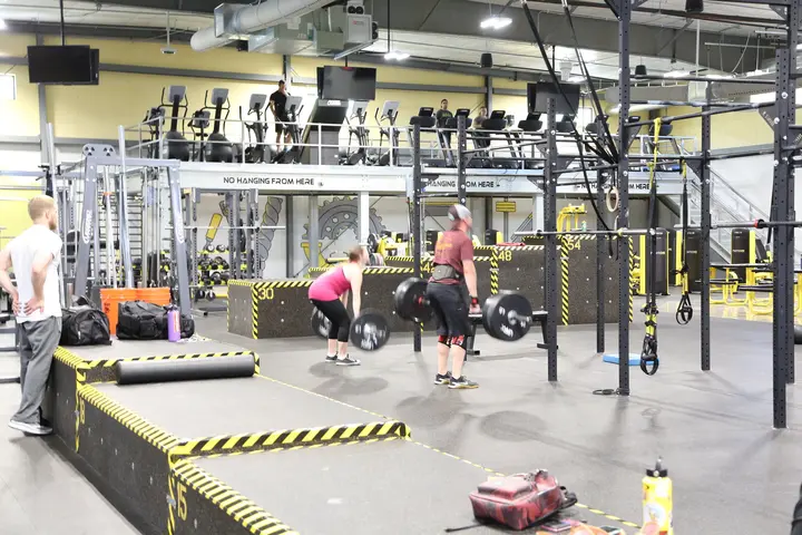 Raised training platform with rigs